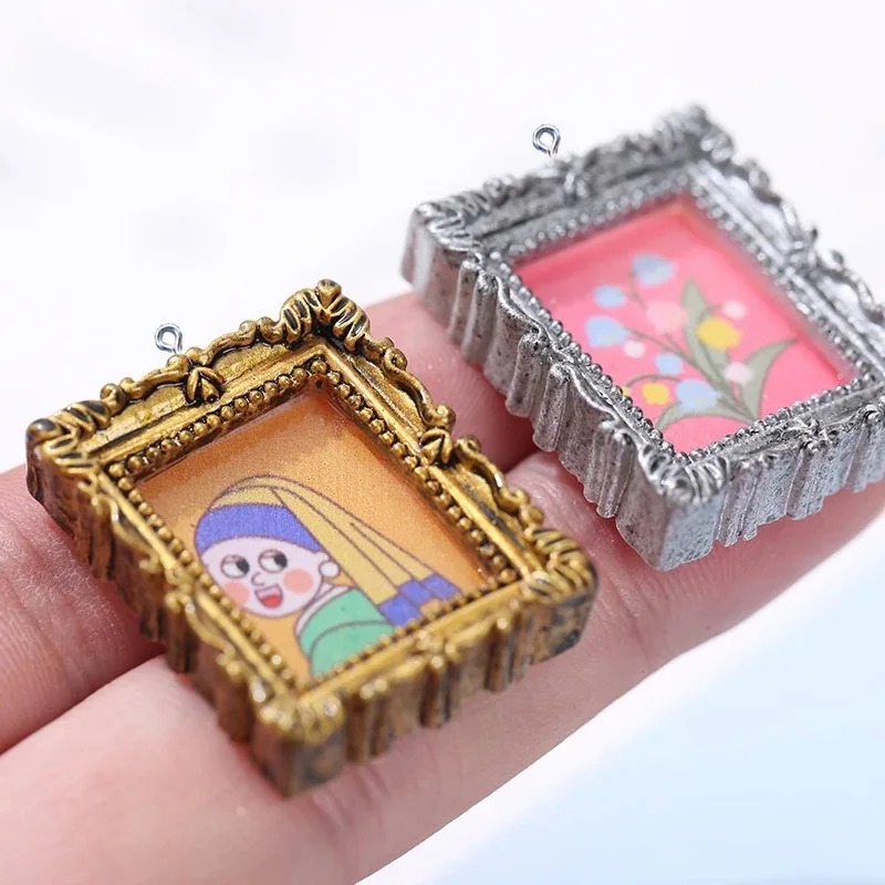 Vintage Items - 10 قطع من الحلي الزجاجية المسطحة