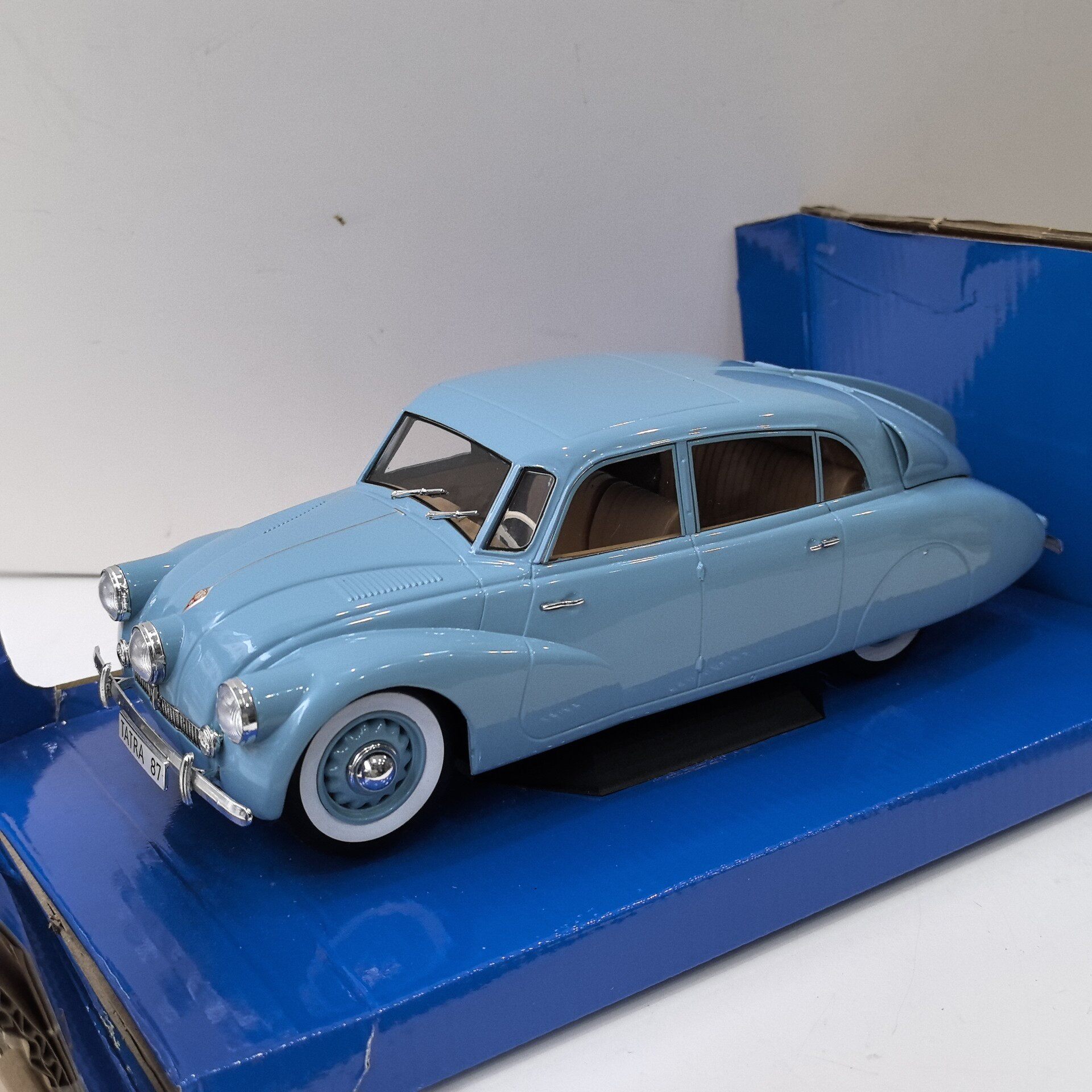 نموذج سيارة تاترا 87 الكلاسيكي - مراجعة Vintage Collectible Model Cars وسعره